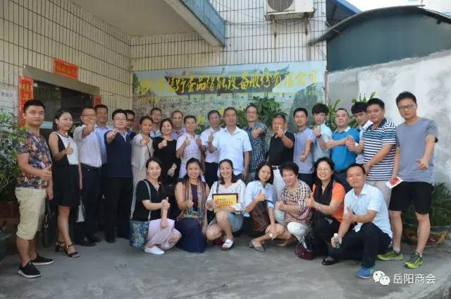 他一本正經地堅持“扯蛋”20年 他一本正經地堅持“扯蛋”20年